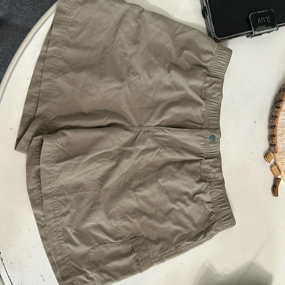 Columbia Beige shorts